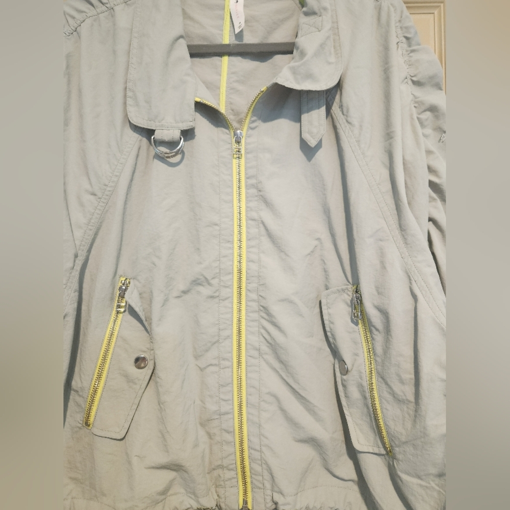 NWOT Daily Practice Anthropologie Windbreaker Size Medium - Picture 10 of 13